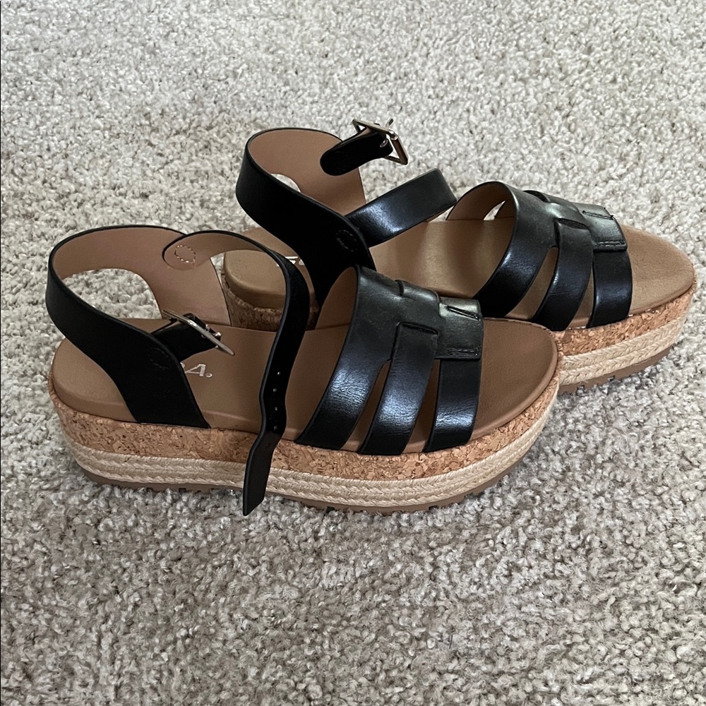 NEW! Women’s Soda Black and Tan Platform Sandals Size 6 - Picture 4 of 5